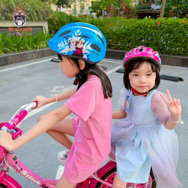 Mũ bảo hiểm tại cửa hàng Mũ bảo hiểm Độc có giá cả phải chăng