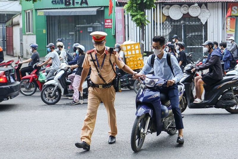 Đội mũ không cài quai sẽ bị xử phạt theo quy định