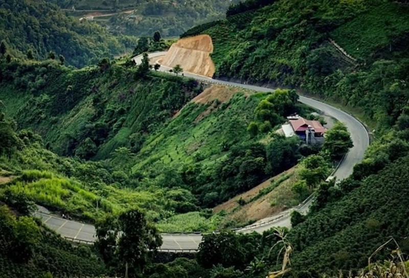 Những cung đường cua nguy hiểm của Đèo Pha Đin