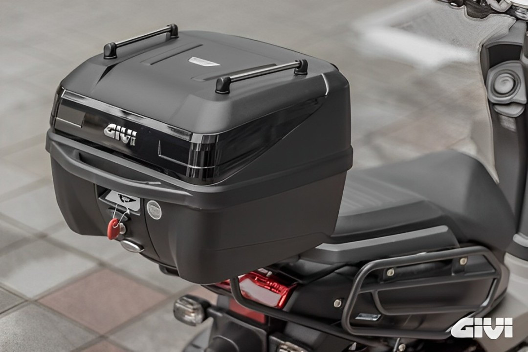 thung givi b32nb adv 02