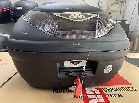 thung givi e350n2 01 e1727338620839