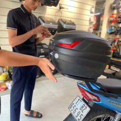 thung sau givi b27nx 27l 13