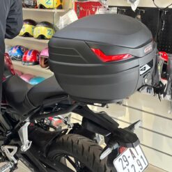 thung sau givi b27nx 27l 17
