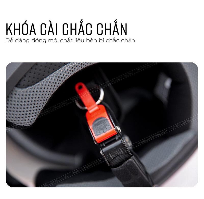 Phần khóa cài của mũ thiết kế chắc chắn