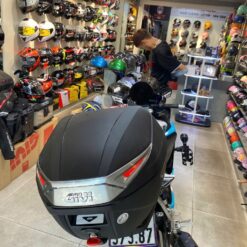 thung sau givi c30 30l 17