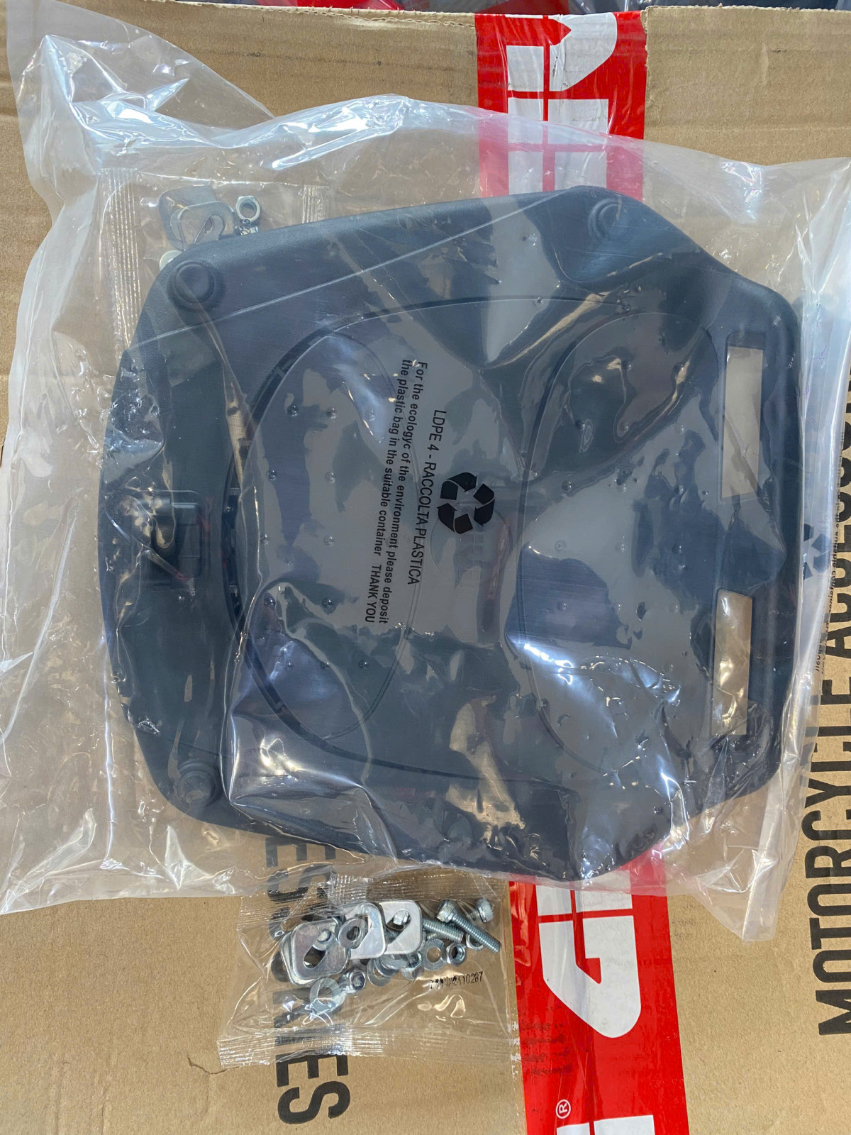 de nhua givi mp70n 01