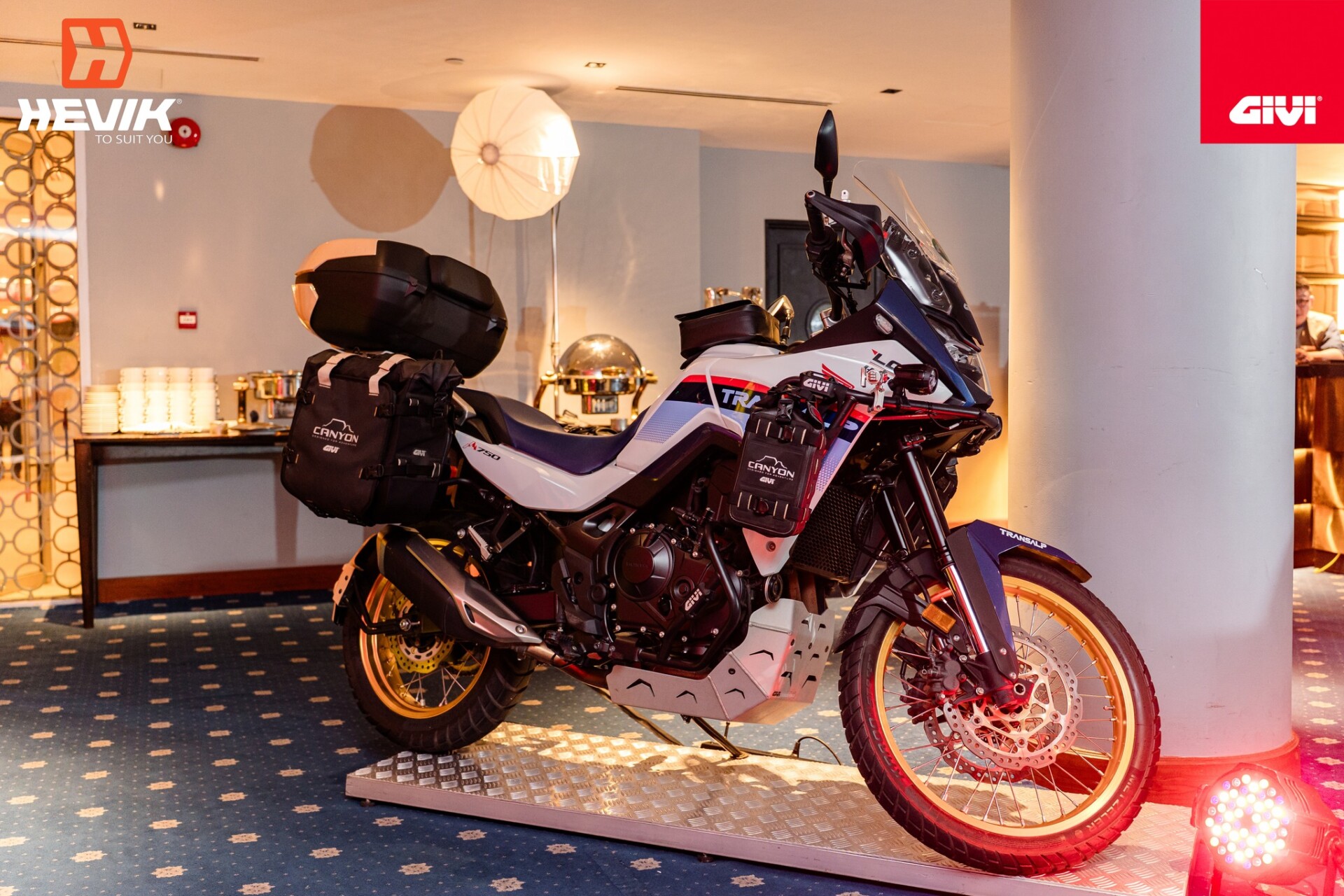 mu bao hiem doc tham du dealer meeting 2025 cung givi 1