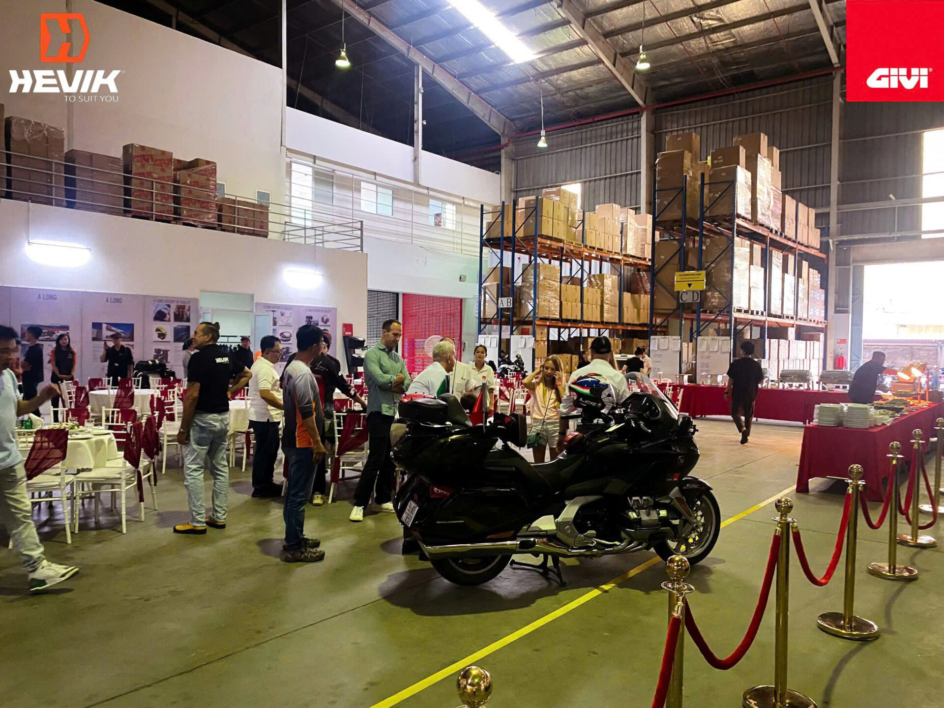 mu bao hiem doc tham du dealer meeting 2025 cung givi 11