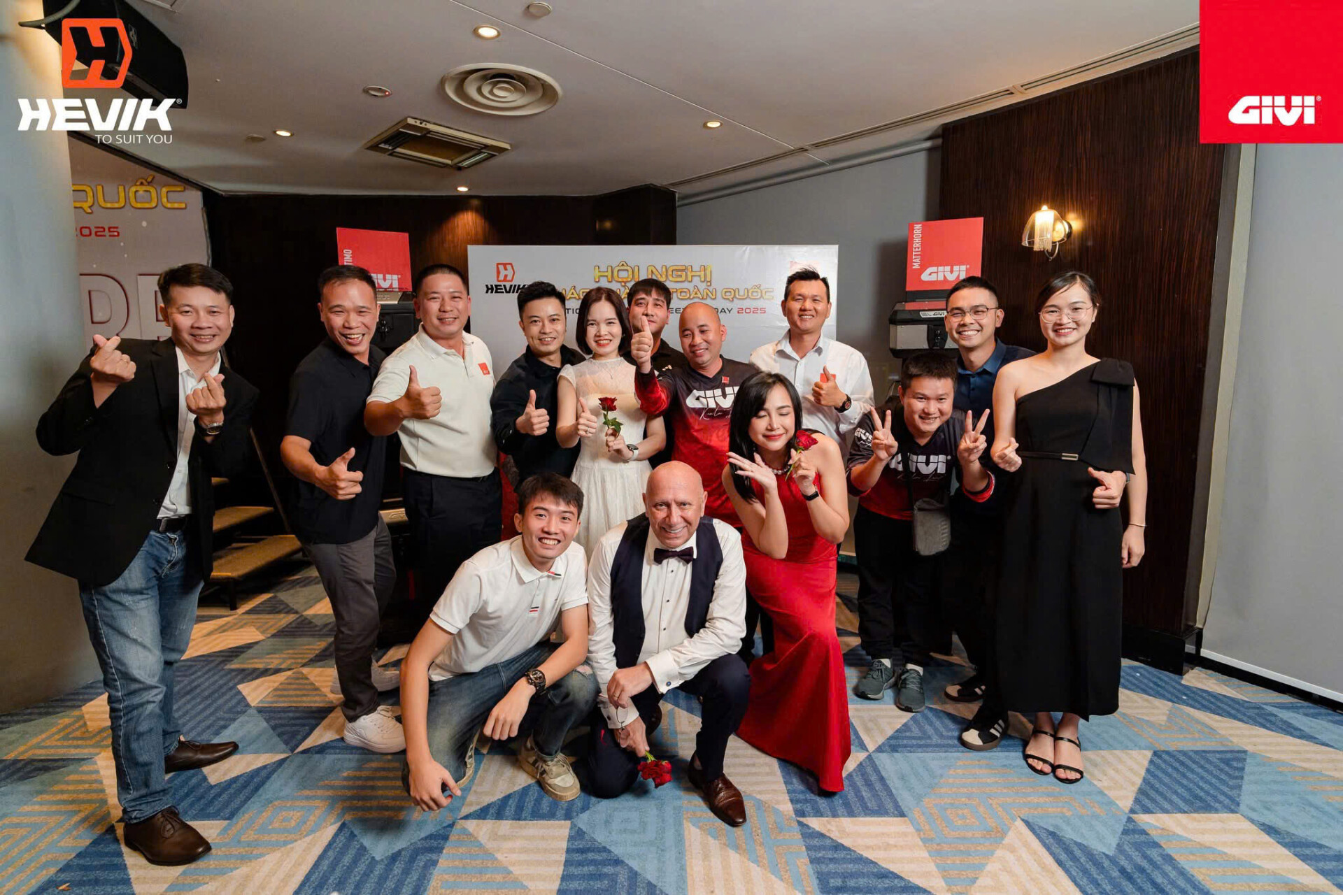 mu bao hiem doc tham du dealer meeting 2025 cung givi 5