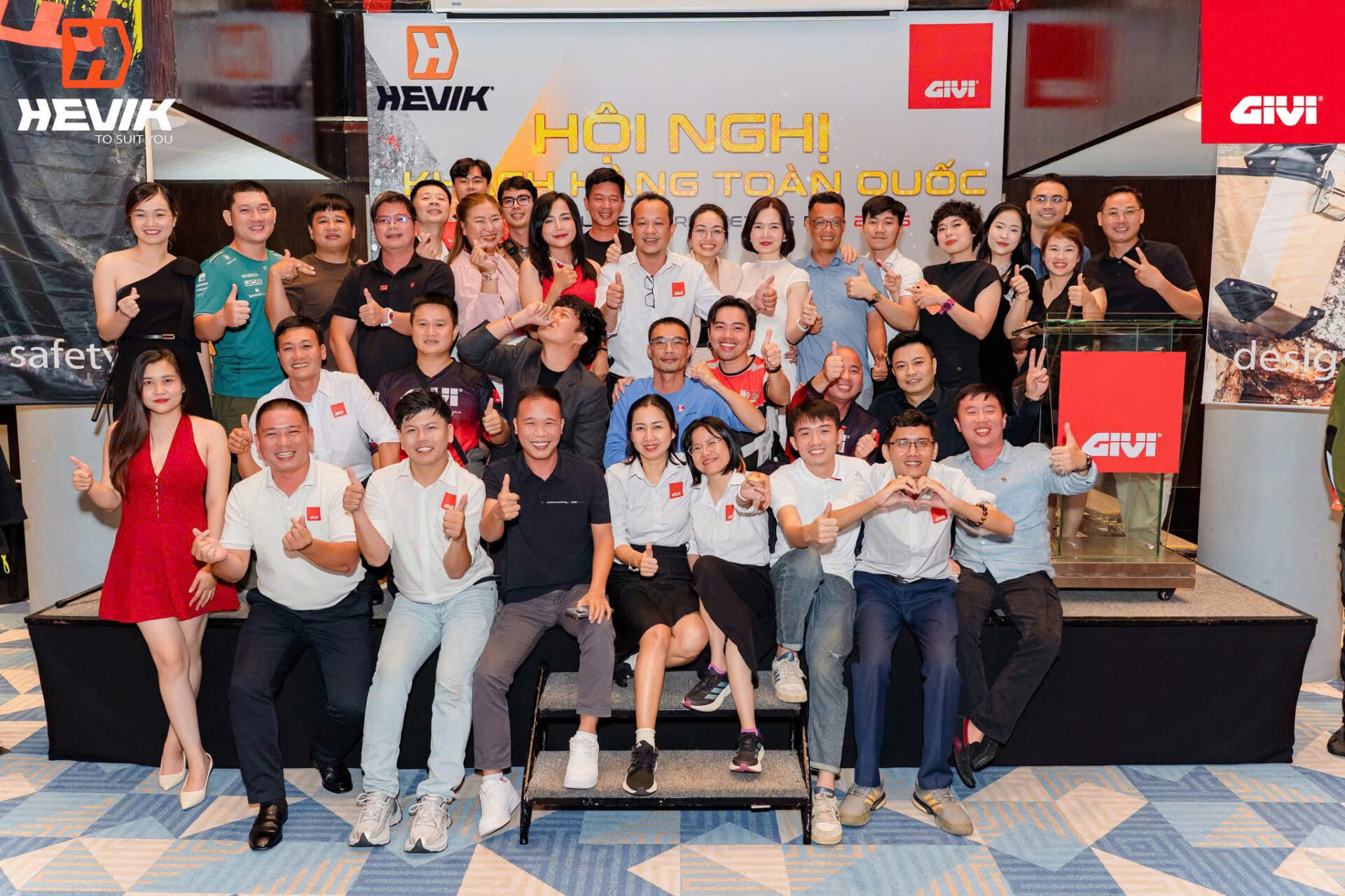 mu bao hiem doc tham du dealer meeting 2025 cung givi 6