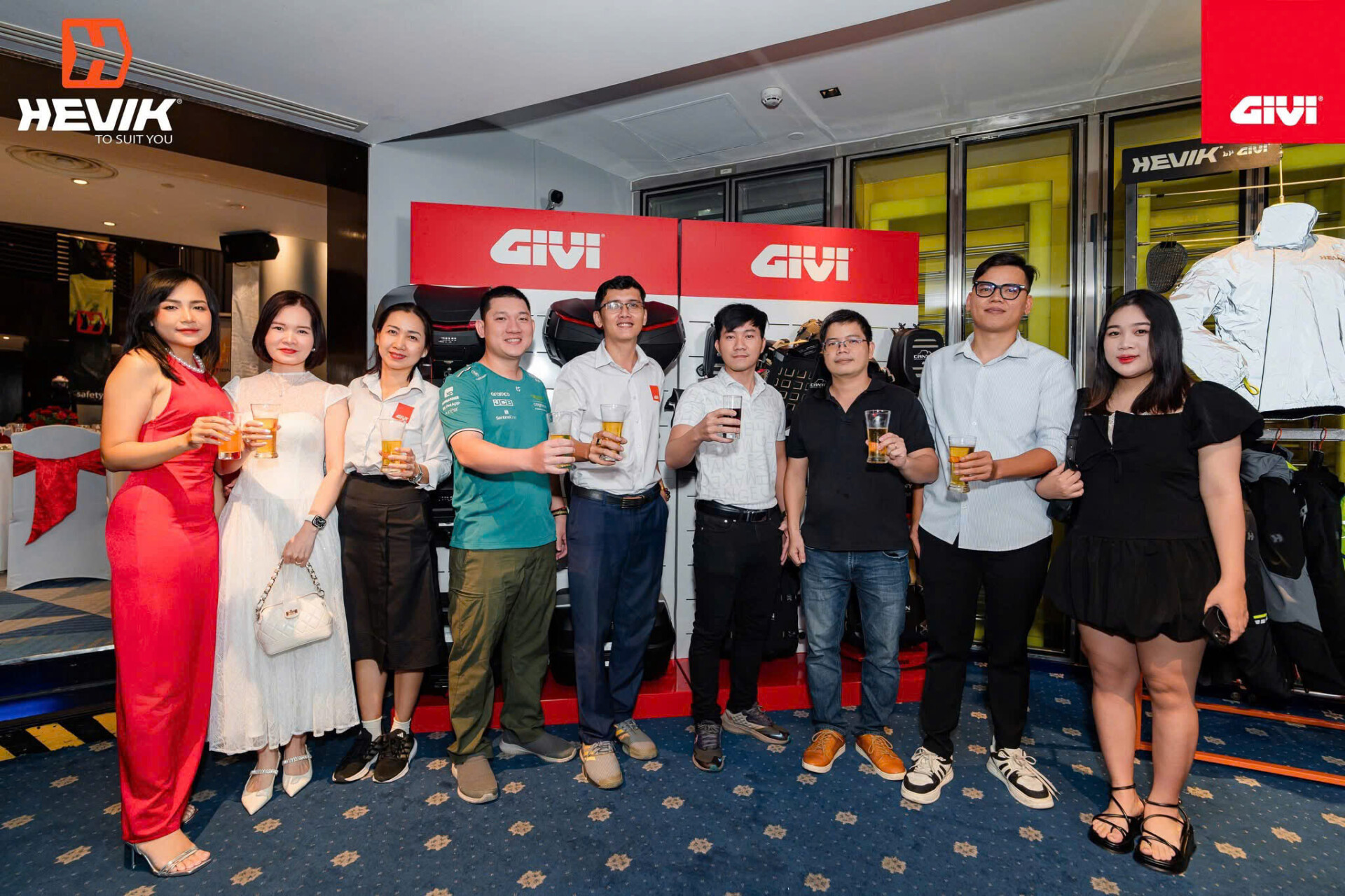 mu bao hiem doc tham du dealer meeting 2025 cung givi 7